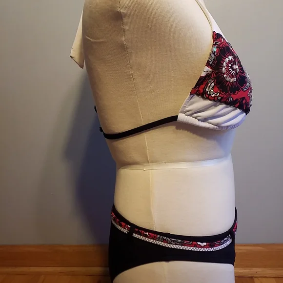 3/$25 Reebok BIKINI Size S 2 PIECE BLACK WHITE RED SEQUIN FLOWER - Picture 2 of 5